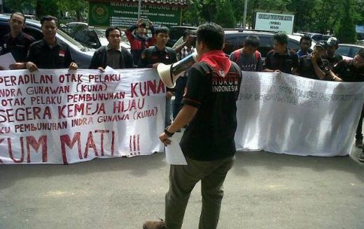 Massa di PN Medan Serukan Hukum Mati Pembunuh Kuna