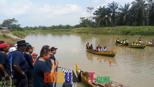 Bupati Sergai Lepas Lomba Dayung Sampan Tradisional di Bantaran Sungai Rampah