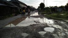 Jalan Provinsi Pulau Rakyat - Aek Songsongan di Asahan Rusak Parah