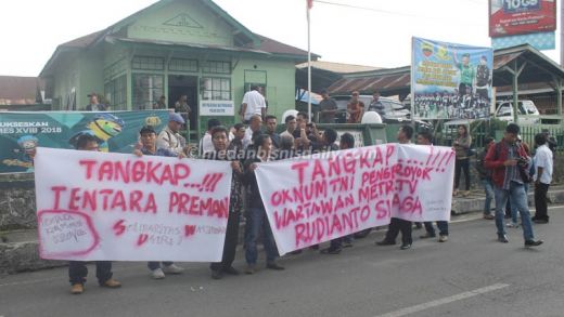 Puluhan Wartawan Minta Tangkap Oknum TNI Pengeroyok Kontributor MetroTV