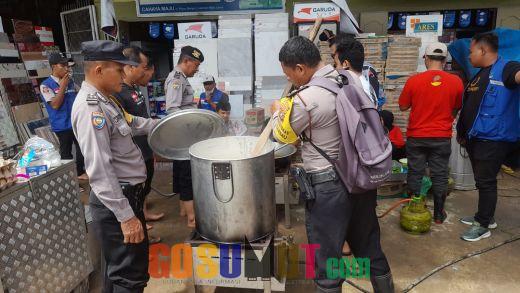 Polsek Marbau Siapkan Dapur Umur di Lokasi Banjir Desa Tubiran dan Pulo Bargot