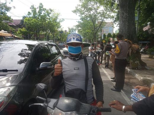 Inspeksi Mendadak, Lurah Babura Bersama Tim Razia Masker di Jalanan