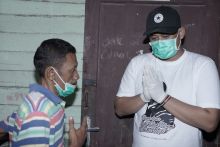 Bobby Nasution Berikan Bantuan kepada Warga yang Makan Cuma Pakai Penyedap