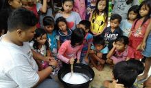 Boemi Pustaka Latih Anak-anak Membuat Sabun Cair