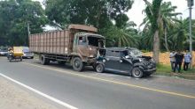 Rem Blong, Truk Fuso Seruduk Suzuki APV di Jalinsum Teluk Mengkudu 6 Penumpang Luka-luka