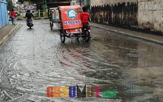 Waspada ! Hujan Menyisakan Genangan Air di Beberapa Ruas Jalan
