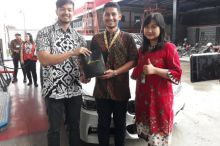 Hari Batik, Pertamina MOR 1 Berikan Merchandise Pada Konsumen