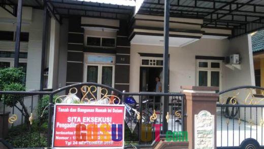 Pemilik Rumah di Cemara Hijau Pertanyakan Pemasangan Spanduk Sita Eksekusi oleh Pihak Ketiga