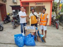 Direktur BSY Terima Donasi Sampah dari Bawaslu Tapteng