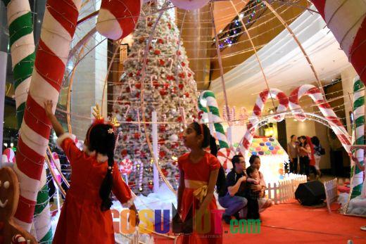 Winter Candyland dengan Gemerlap nya Christmas Tree Lighting