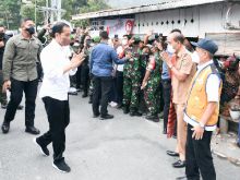 Kunjungan Presiden RI ke Samosir, Bupati Vandiko Sampaikan Beberapa Usulan Pembangunan