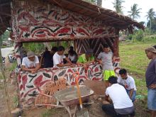 Peduli Komunitas, Orang Muda Ganjar Perbaiki Posko Pemuda Batak Bersatu di Kabupaten Karo