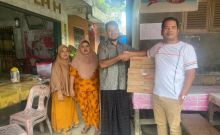 Kunjungi Warga Desa Rantobi, Anggota DPRD Madina Awaluddin Serahkan Bantuan Kompor