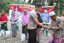 Kapolres Labuhanbatu Berbagi Rezeki kepada Warga dalam Rangka Ops Aman Nusa II