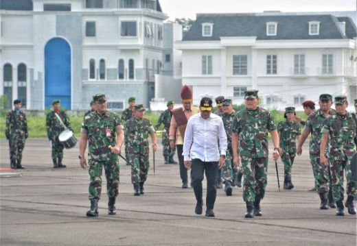 Kunjungan Kerja ke Sumut, Edy Rahmayadi Sambut Panglima TNI di Lanud Soewondo