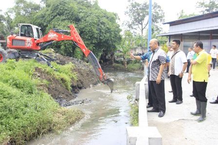 Atasi Banjir, Wali Kota Pimpin Pengerukan Sungai Selayang