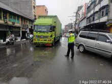Unit Lantas Polsekta Kota Pinang Pos Padat Lalin di Inti Kota Pinang