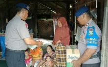 Satpol Air Polres Sergai Berikan Tali Asih kepada Keluarga Nelayan Tewas saat Melaut