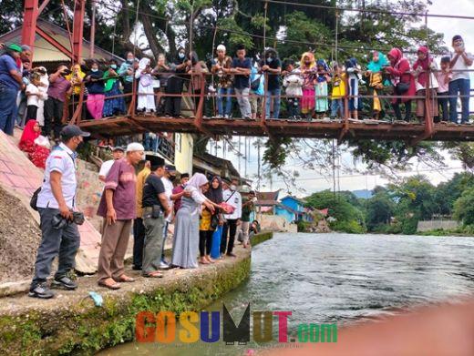 DPC HPI Tabur Bunga Kenang Tragedi Banjir Bandang Bukit Lawang 18 Tahun Silam