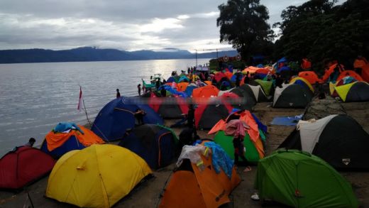 Hore ! Ribuan Traveler Serbu Lake Toba Film Festival di Pantai Parmonangan Samosir