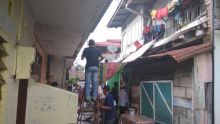 Banjir Medan Tewaskan 2 Anak, Warga Sibuk Menyiapkan Tenda di Rumah Korban