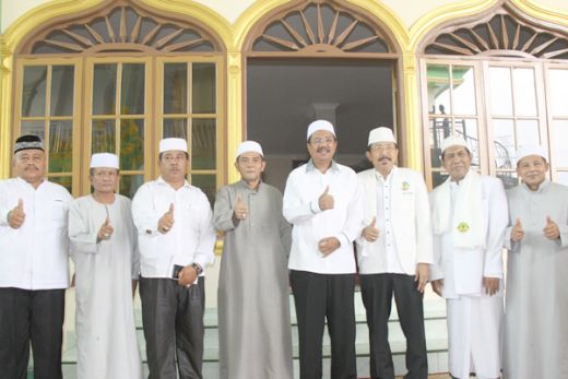 Tengku Erry Hadiri HAUL Syekh HAD Syarief Alam Bersama 10 Ribu Jamaah