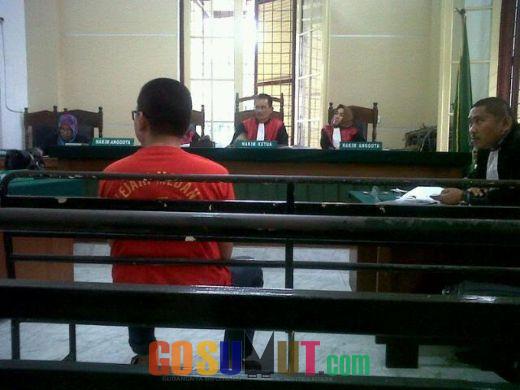 Tipu Pacar Rp23 Juta, Pegawai Pajak Riau Dituntut 2 Tahun Penjara