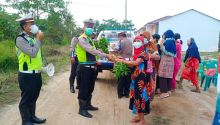 Operasi Keselamatan Toba, Satlantas Polres Sergai Bakti Sosial kepada Korban Banjir di Sei Rampah