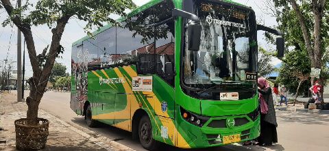 Bus Trans Metro Deli Dilempari Batu Oleh OTK di Belawan