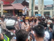 Kapolres Padangsidimpuan Turun Langsung Amankan Aksi Massa Batang Onang