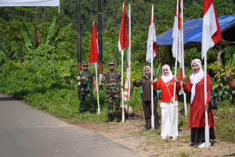 Jelang HUT RI ke 78,  2000 Lembar Bendera Merah Putih Berkibar di Kawasan Wisata Gunung Salak