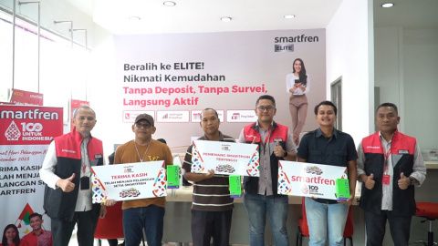 Hari Pelanggan Nasional,  Smartfren Berikan Smartphone ke Pelanggan Setia di Medan