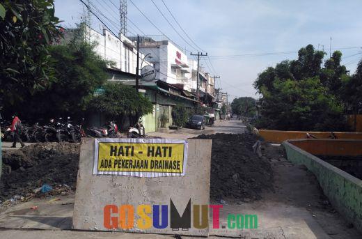 Perbaikan Drainase, Jalan Madong Lubis dan Jalan Sampali Ditutup Sementara