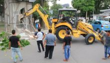 Giliran Pos Polisi Persimpangan Jalan Imam Bonjol & Sudirman Dibongkar