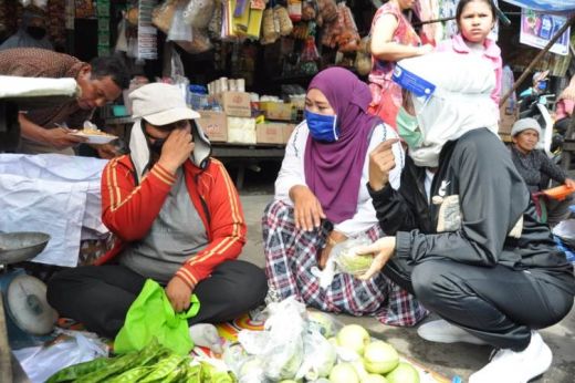Di Pasar Pekong, Nurul Akhyar Ajak Pedagang dan Pengunjung Selalu Pakai Masker
