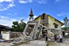 Rusak Berat Akibat Gempa Taput, Gubernur Edy Janji Bantu Bangun Ulang Gereja HKBP Lobusingkam