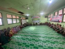 Polres Inhu Doa Bersama dengan Puluhan Anak Panti Asuhan di Tragedi Kanjuruhan