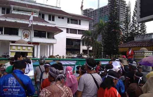 Pedagang Kampung Lalang Berencana Lapor ke Presiden Jokowi