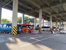 Rebutan Sewa, Sopir Bus Bandara  Dan Sopir Gojek Bentrok