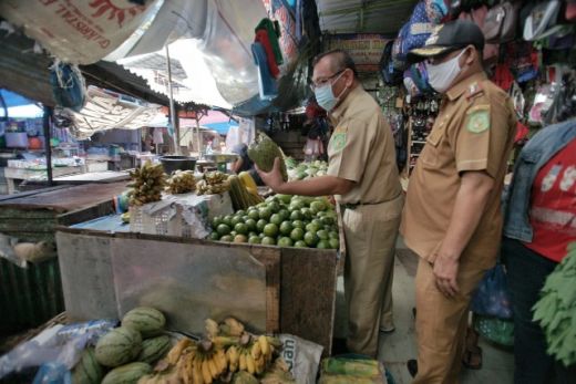 Penegakan Perwal No 11/2020, Akhyar Terjun Langsung Lakukan Razia di Pasar Sei Sikambing