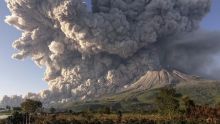 Erupsi Sinabung Luncurkan Awan Panas Sejauh 1.500 Meter