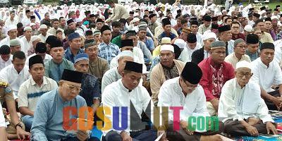Bupati dan Wabup Sergai Bersama Ratusan Umat Muslim Laksanakan Sholat Idul Fitri