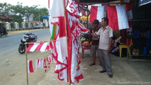 Asep Seorang Pedagang dari Bandung Jualan Bendera Sampai ke Kota Pinang