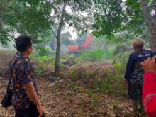 Hutan dan Lahan Terbakar di Sei Kepayang Asahan, PT. IPS Kerahkan Alat Berat
