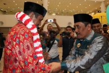 Sekda Sambut Kafilah Maluku Utara Dengan Pakaian Adat Tapsel
