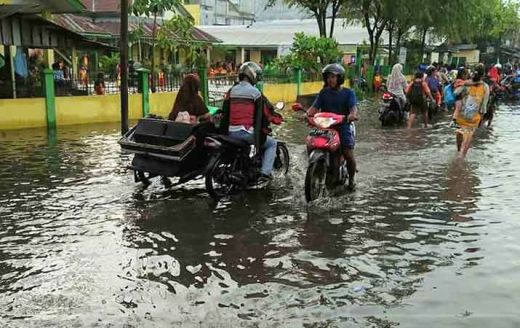 Banjir dan Jalan Rusak, Bupati Sergai Diminta Copot Kadis PUPR