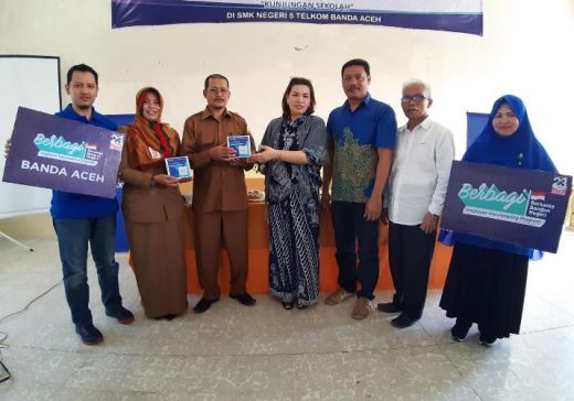Karyawan XL Axiata Berbagi Pengetahuan Dunia Digital di Aceh