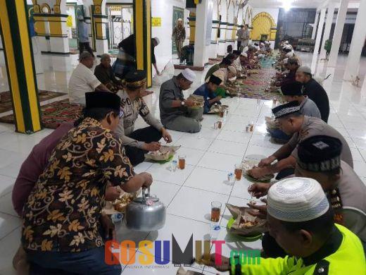 Subuh Berjamaah di Masjid Agung bersama AKBP Agus Darojat