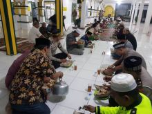 Subuh Berjamaah di Masjid Agung bersama AKBP Agus Darojat