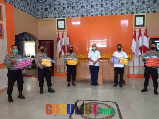 Kapolres Labuhanbatu Terima Donasi APD dari Drs Koffie Foundation Medan